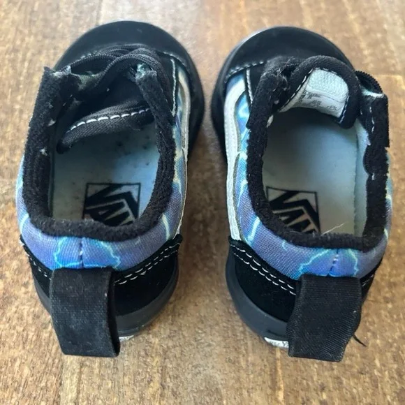 Vans Old Skool V Kids/Toddler Sneaker - Black/ Blue and white size 4.5 - Picture 6 of 7